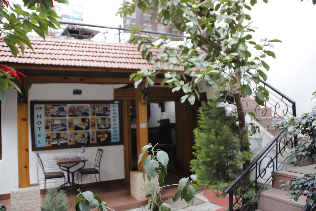 Hotel Peace N Park Katmandu Eksteriør bilde